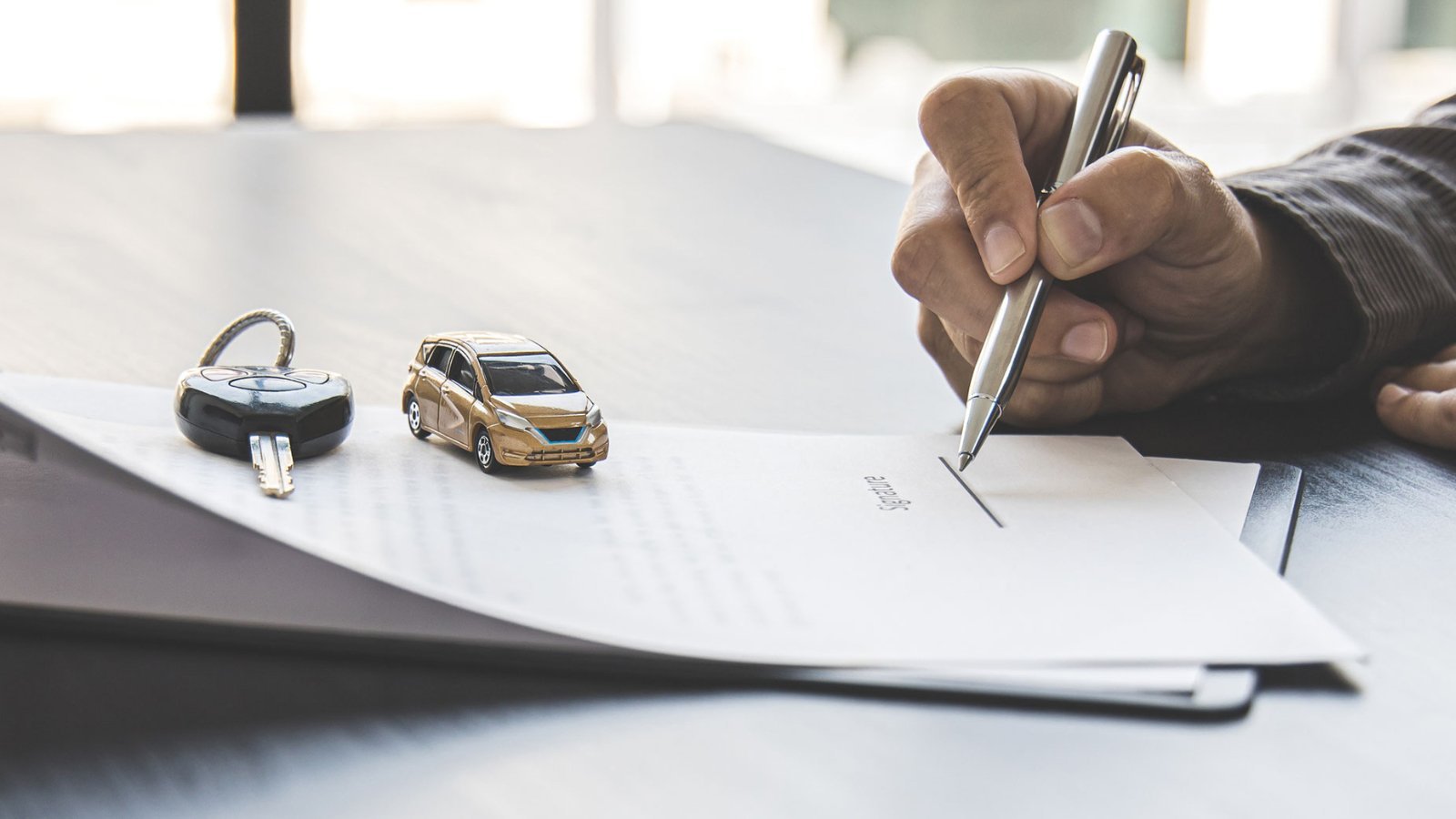 ¿Qué necesito para asegurar un carro?